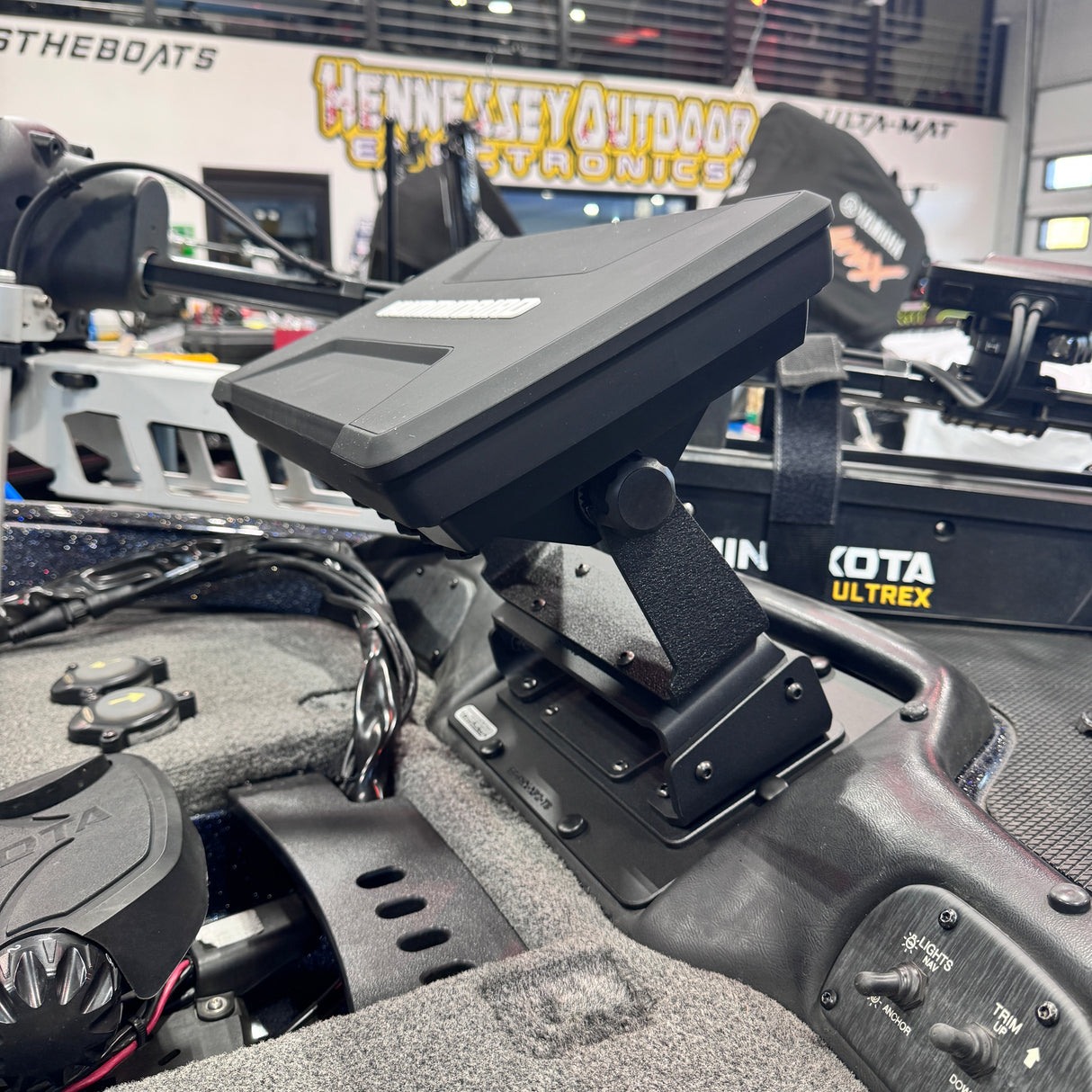 H.O.E. SINGLE BOW MOUNT SYSTEM - 2017 PHOENIX 818, 819, 919, 920 PRO 10.7"W X 7.7"H