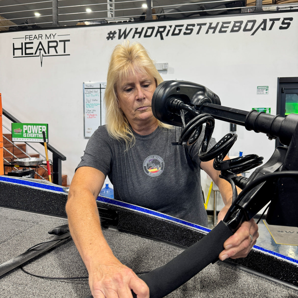 H.O.E. #whorigstheboats T-Shirt Small Logo - Grey