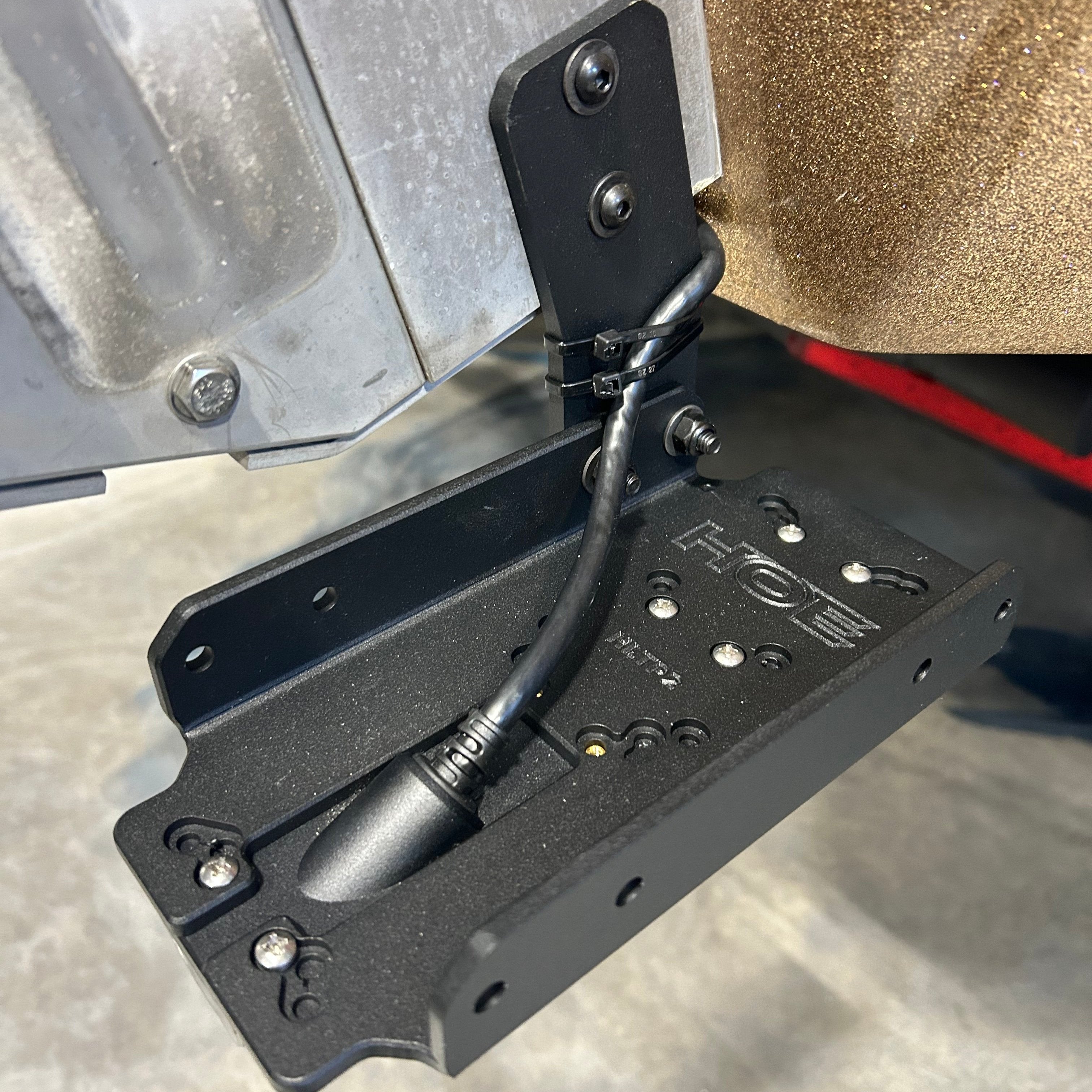 H.O.E JACKPLATE TRANSDUCER MOUNT - LOWRANCE PRO – Hennessey